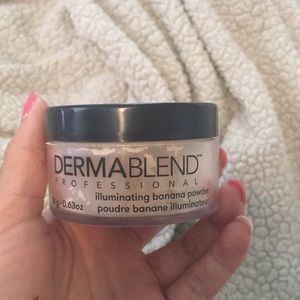 Dermablend professional illuminating banana powder